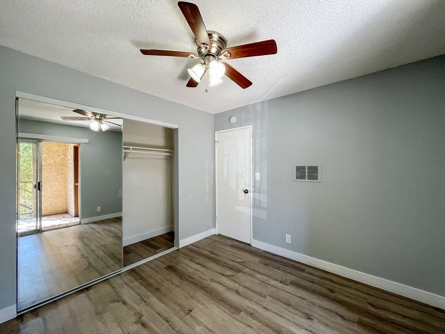 Long Beach Apartment: 124 E. 12th Street