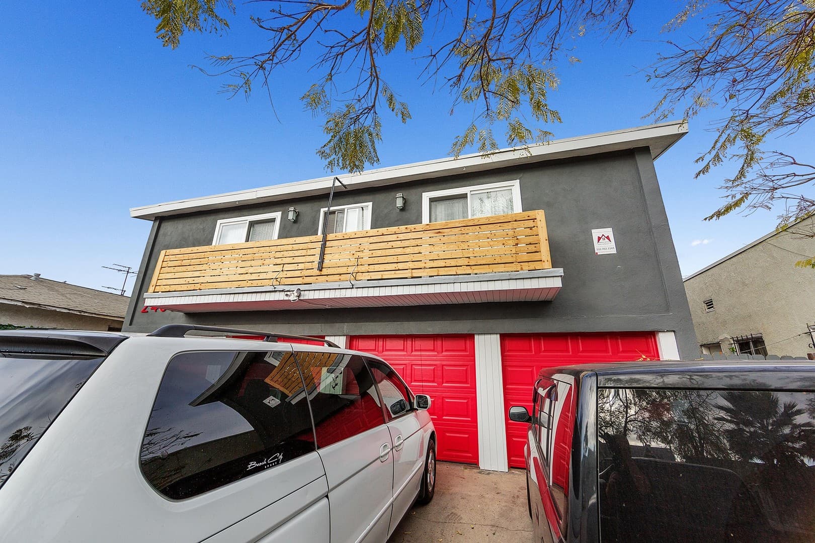 Long Beach Apartment: 2455 Pasadena Avenue