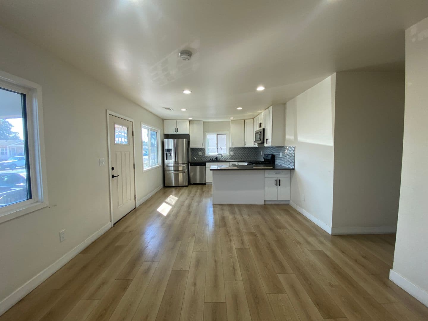 Los Angeles Apartment: 2927-2929 8th Ave.