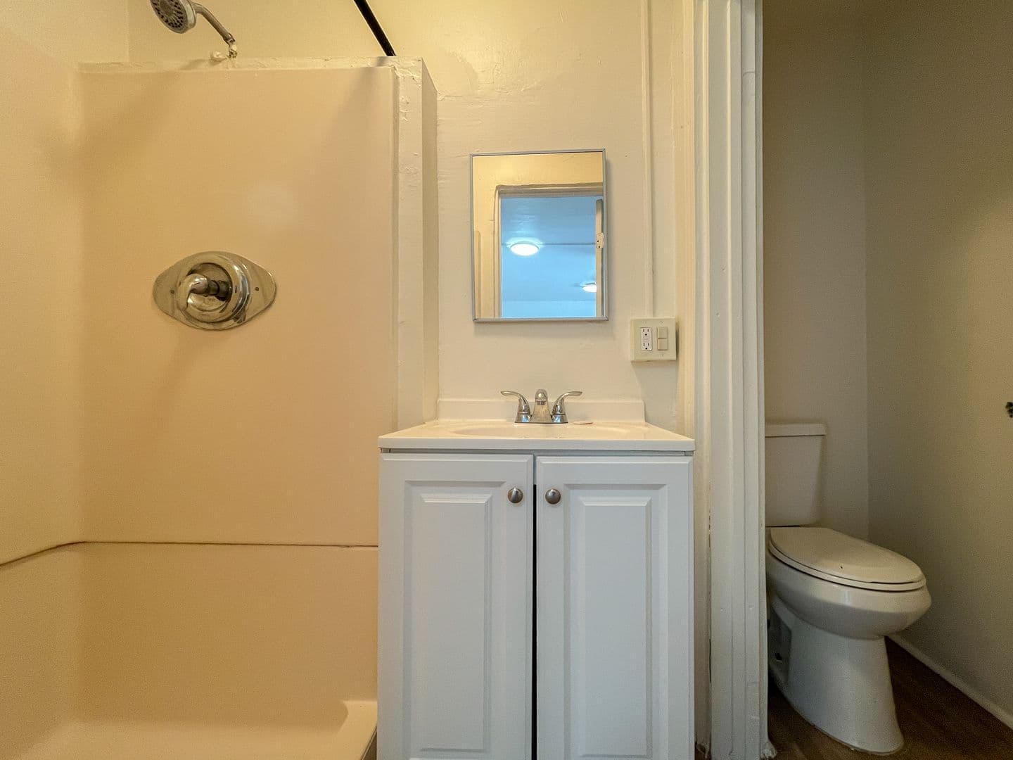 Los Angeles Apartment: 2694 James M. Wood Blvd.
