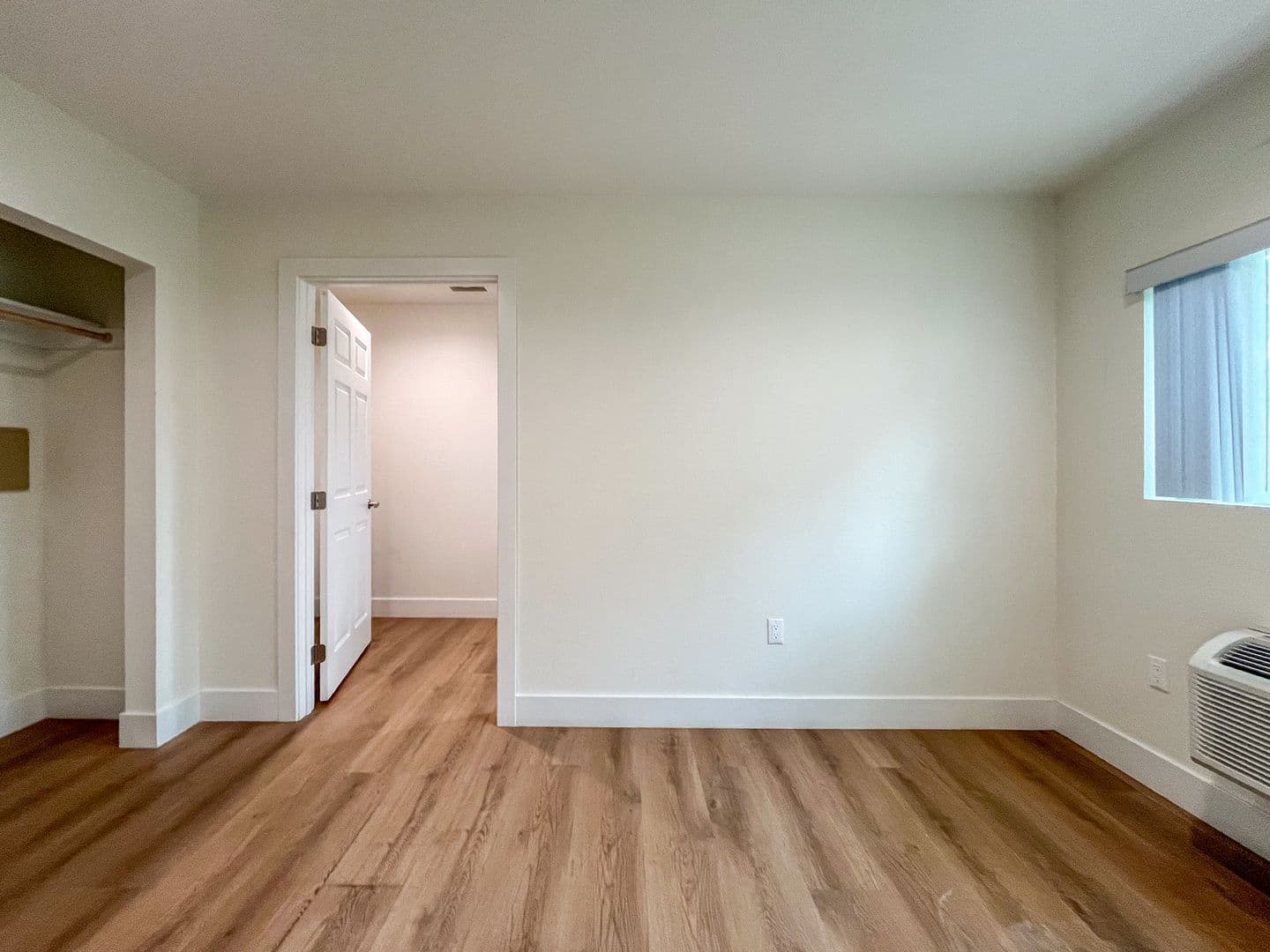 Los Angeles Apartment: 1627 E 92nd St