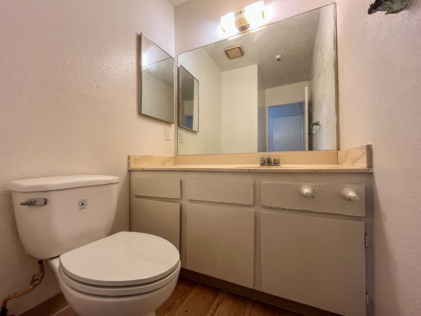 Hawthorne Apartment: 12909 Cordary Ave