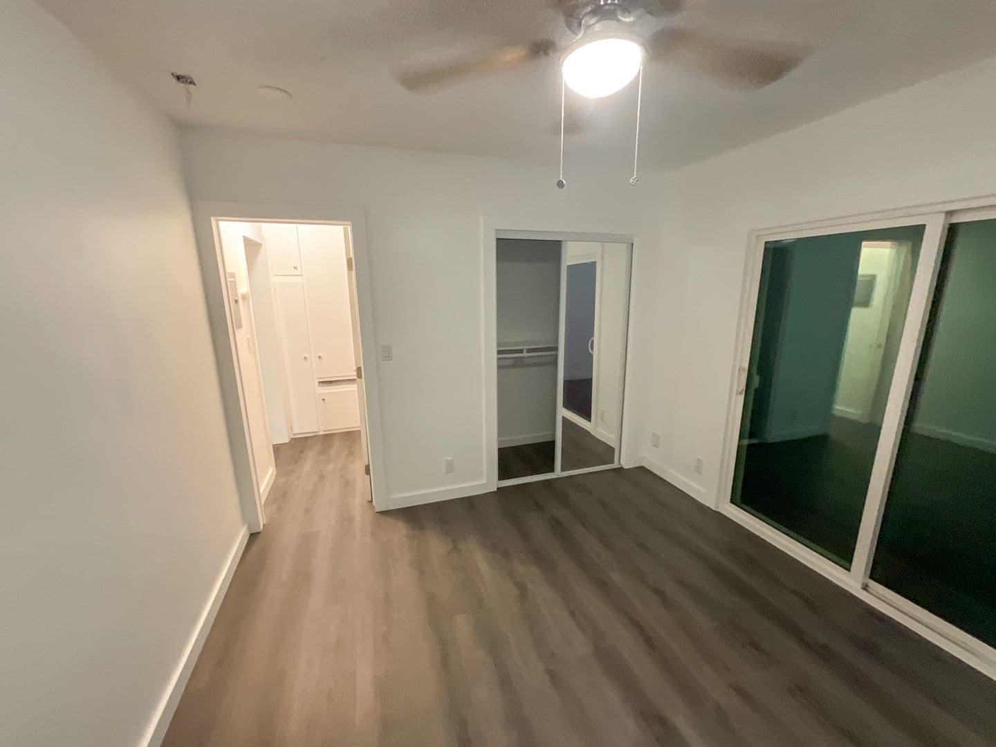 Los Angeles Apartment: 2652 Queen St