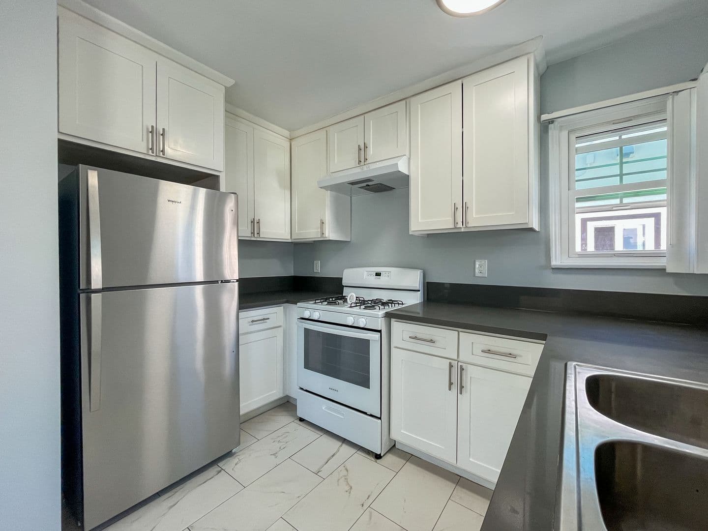 Del Aire Apartment: 5525-5535 W. 118th Street