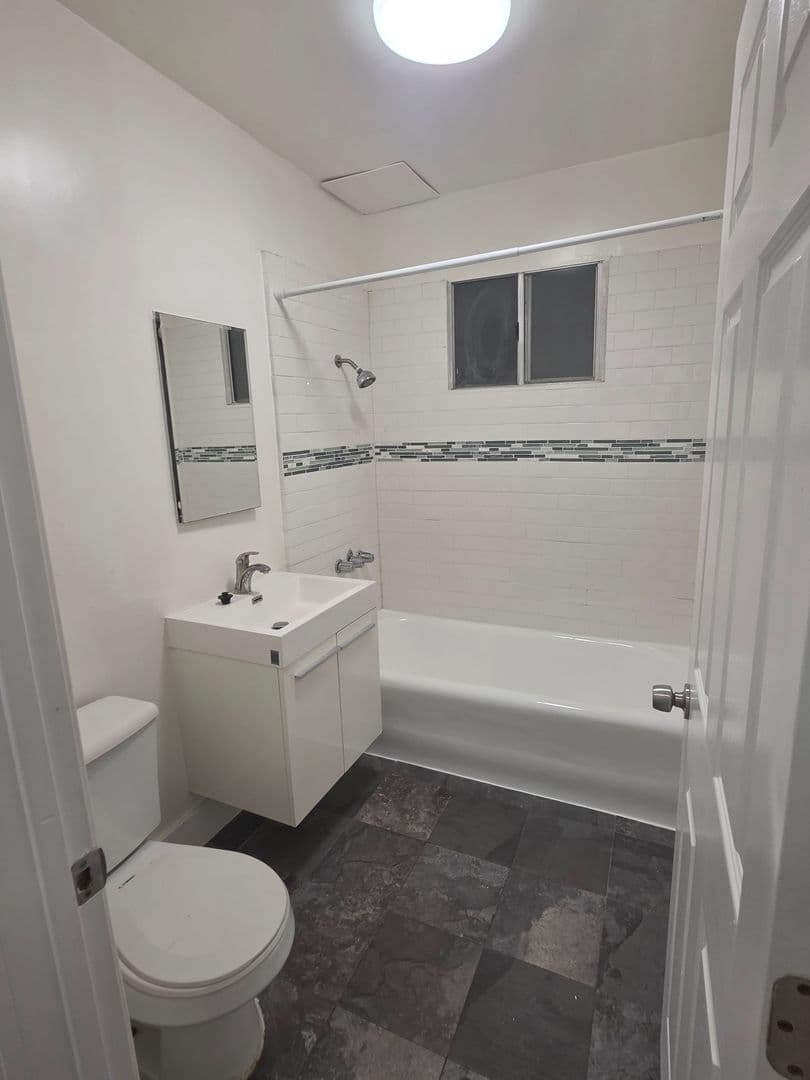 Los Angeles Apartment: 301-307 Rampart Blvd
