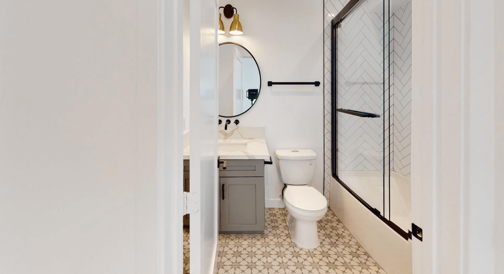 Los Angeles Apartment: 1021 S. Hayworth Ave