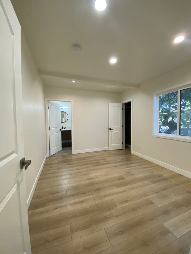 Los Angeles Apartment: 2927-2929 8th Ave.