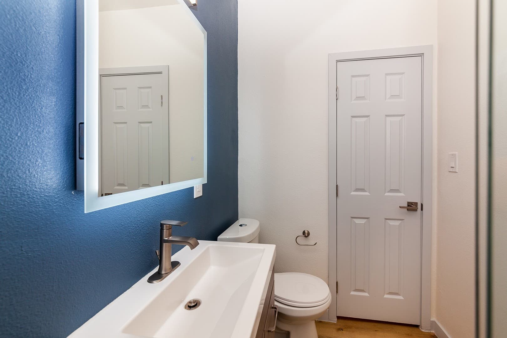 Long Beach Apartment: 1955 Locust  Avenue