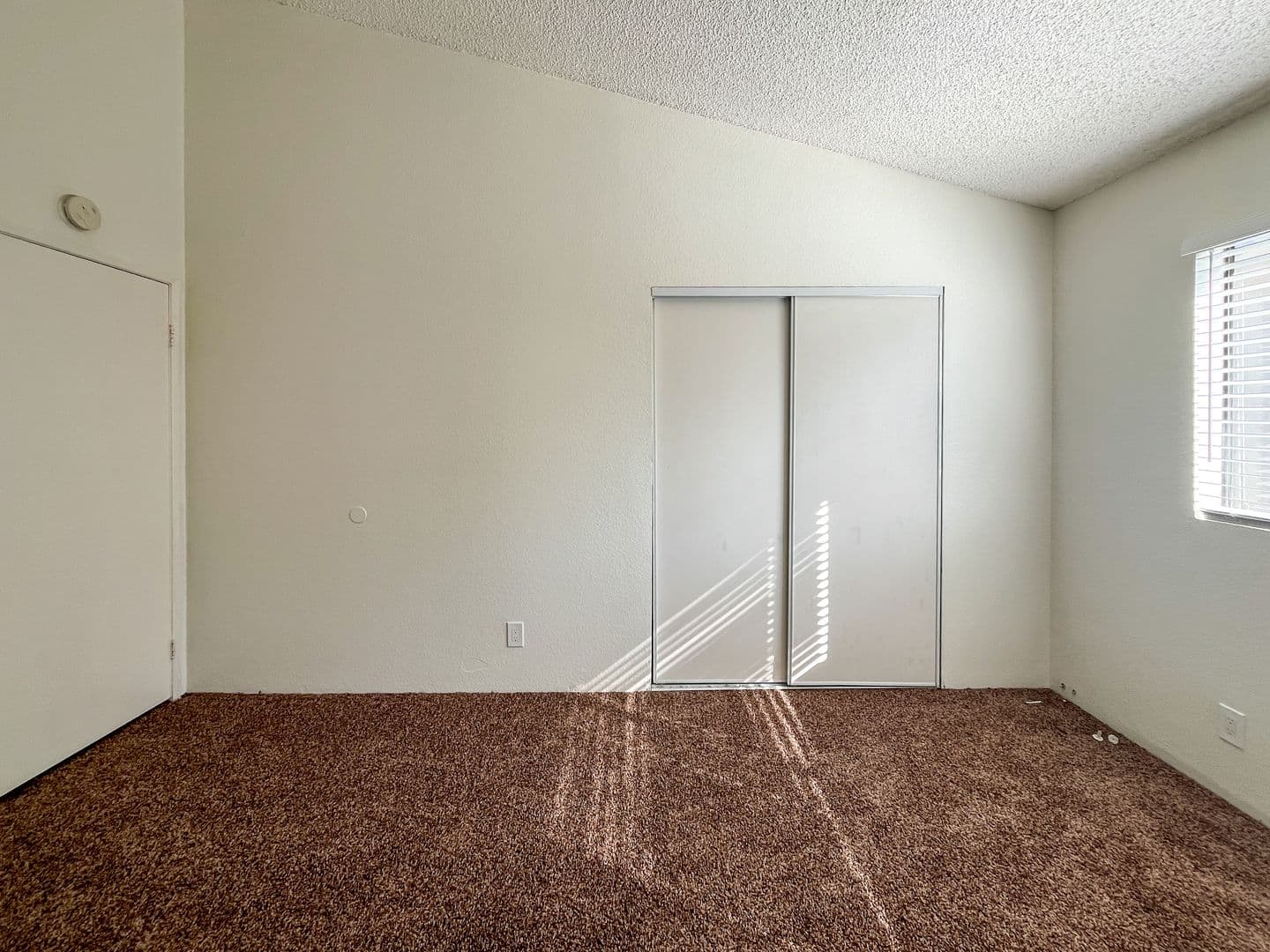 Hawthorne Apartment: 12909 Cordary Ave