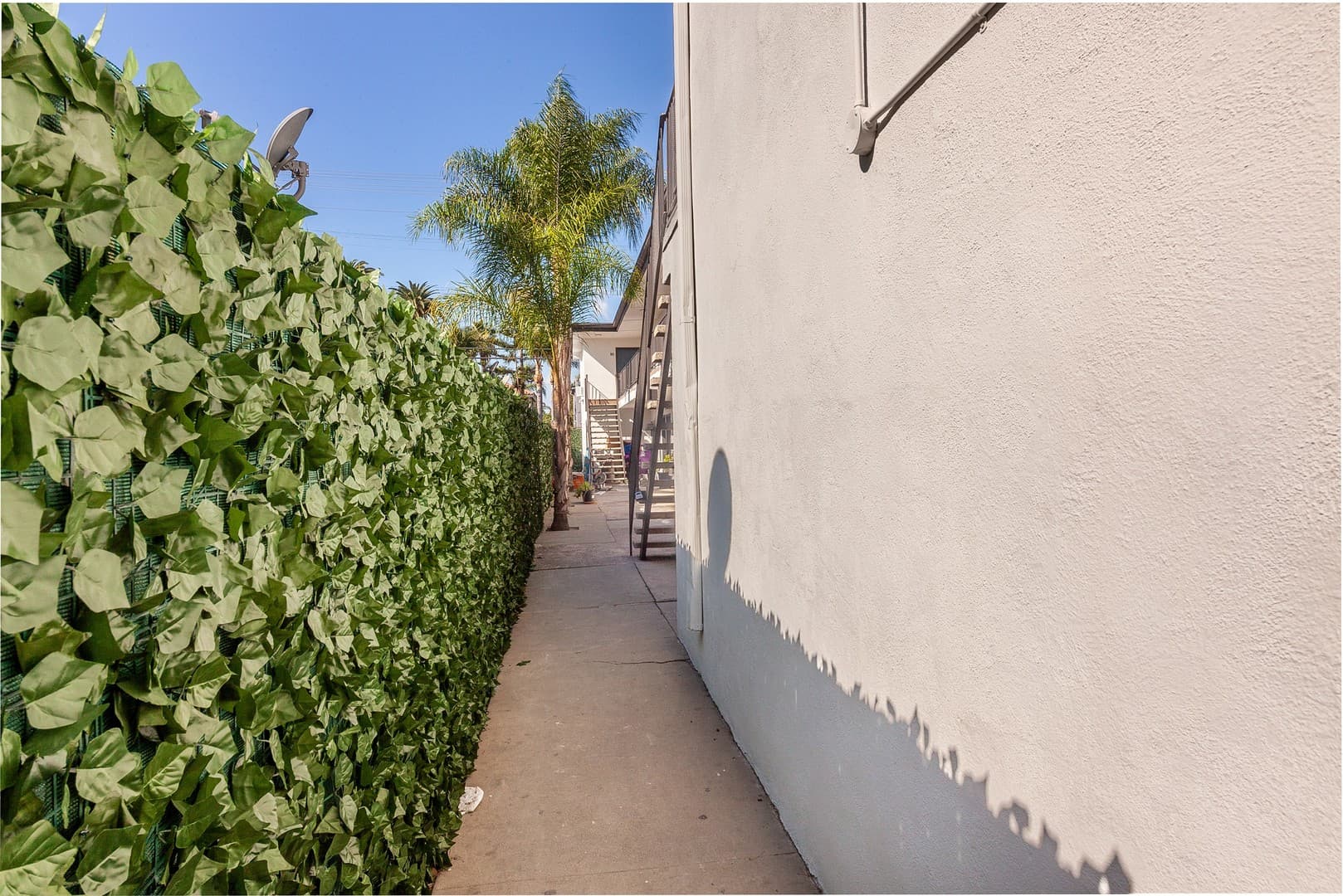 Long Beach Apartment: 1955 Locust  Avenue