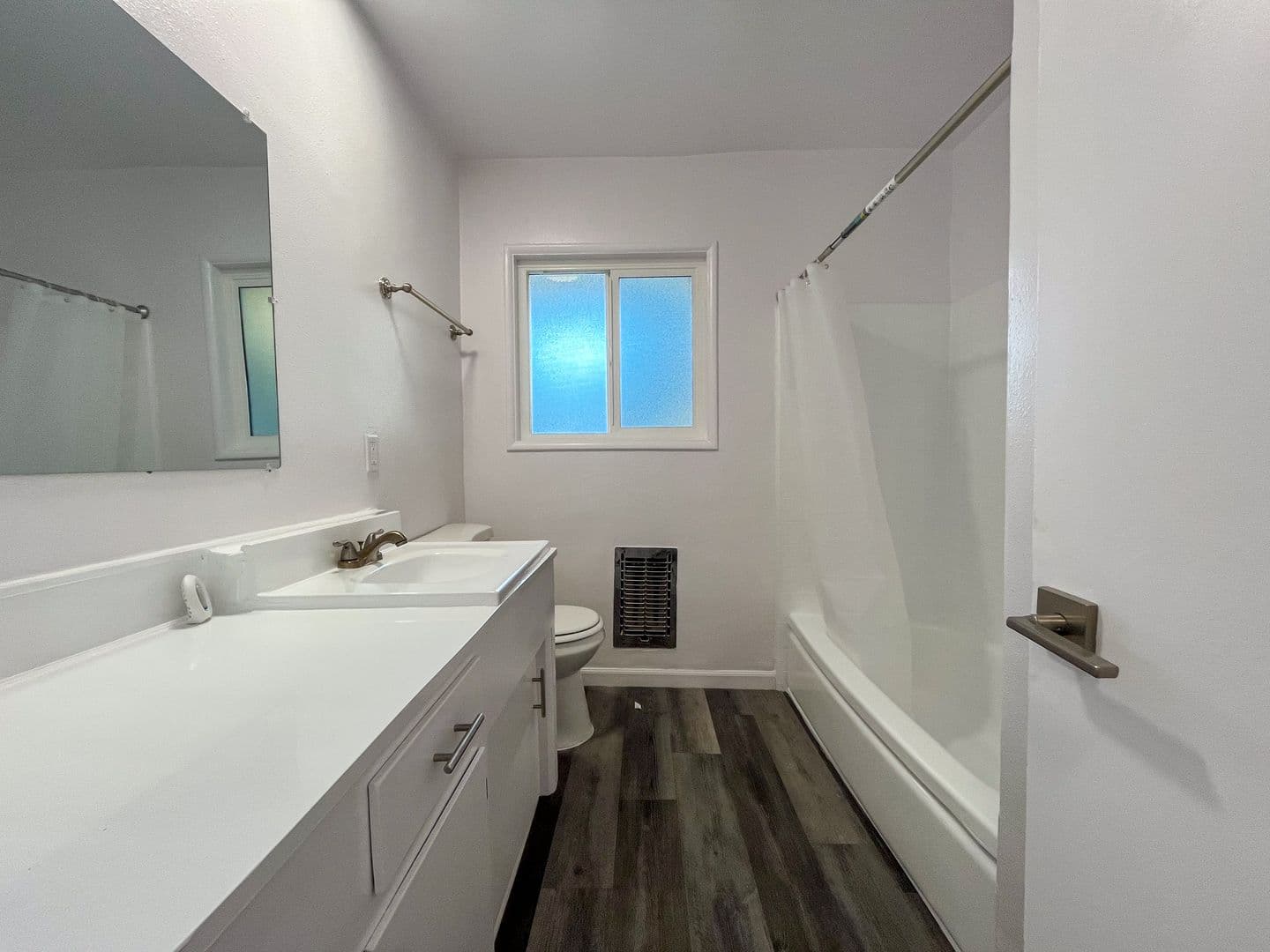 Los Angeles Apartment: 4601 Coliseum St.