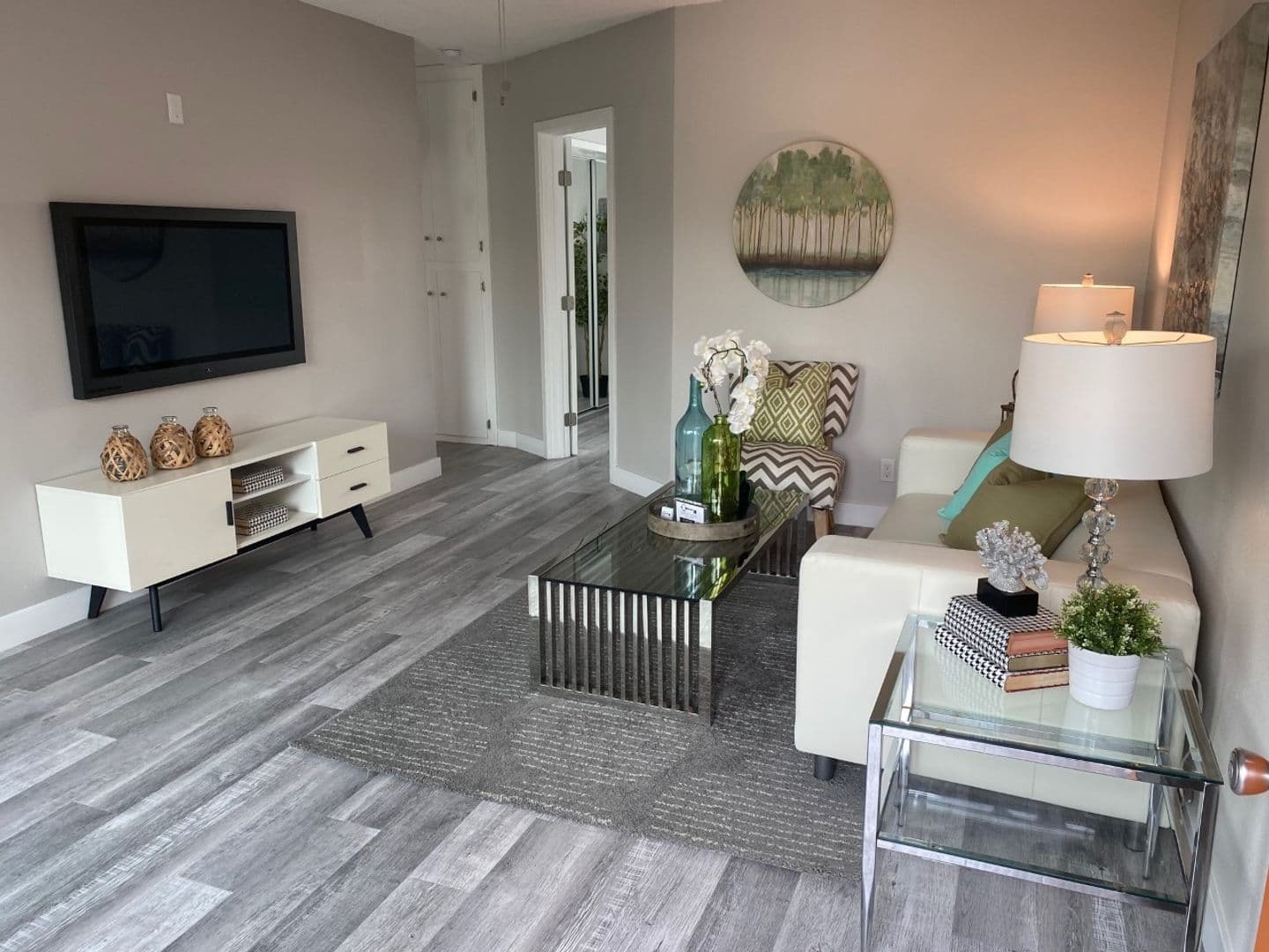 Paramount Apartment: 8206 2nd Street