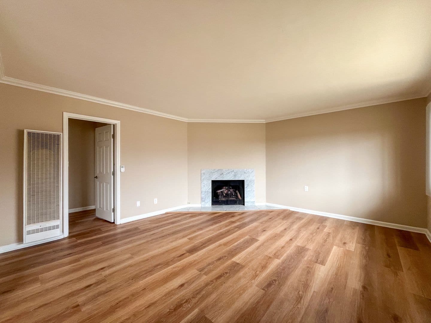 El Segundo Apartment: 221 Sheldon St