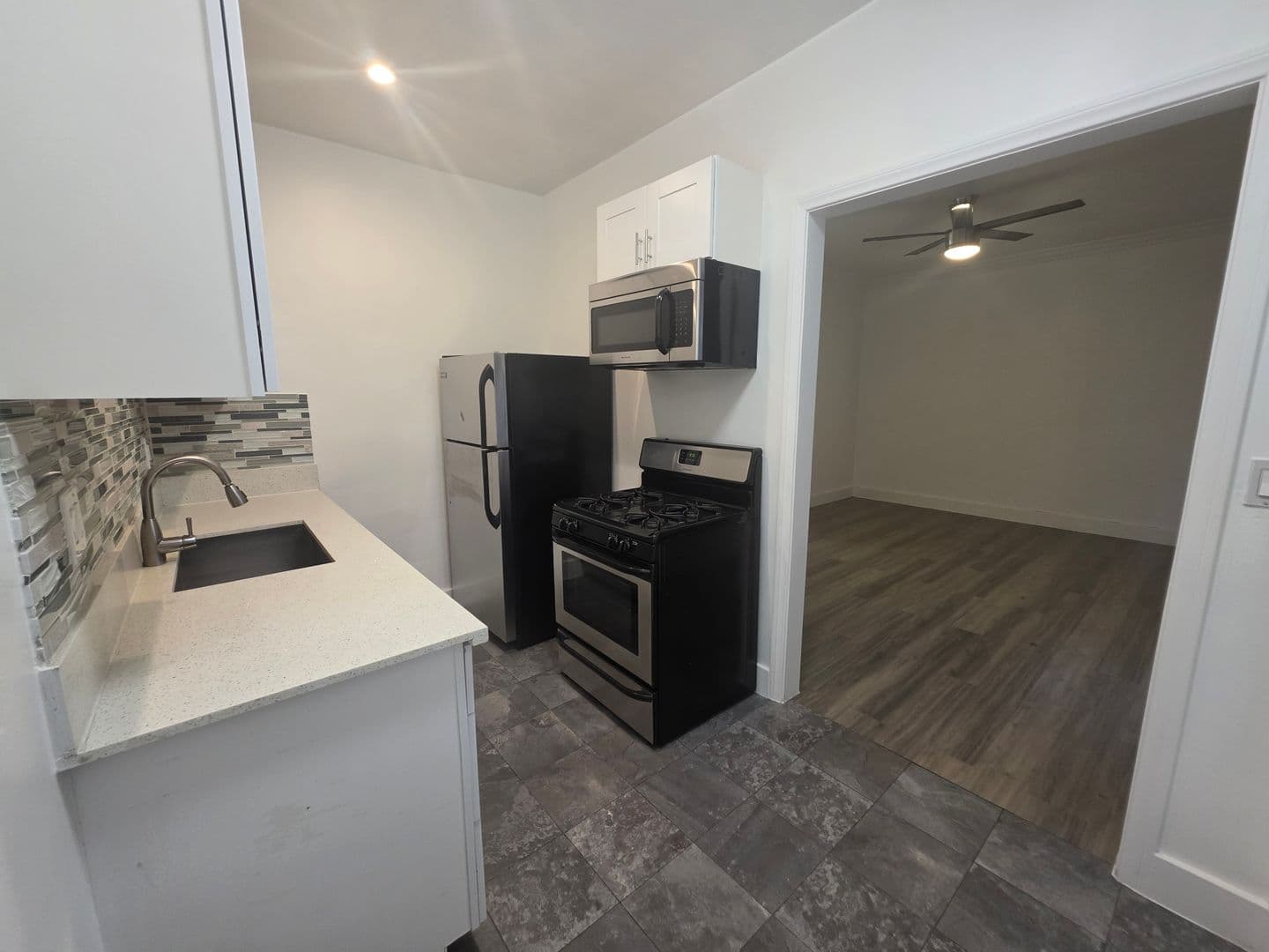 Los Angeles Apartment: 301-307 Rampart Blvd