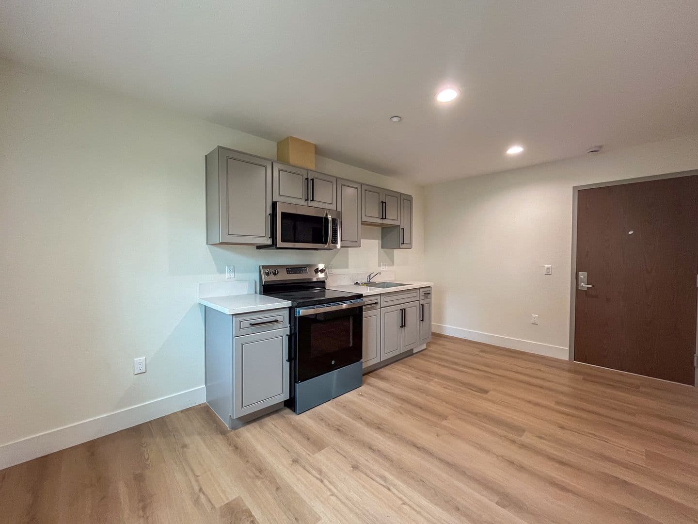 Los Angeles Apartment: 1627 E 92nd St