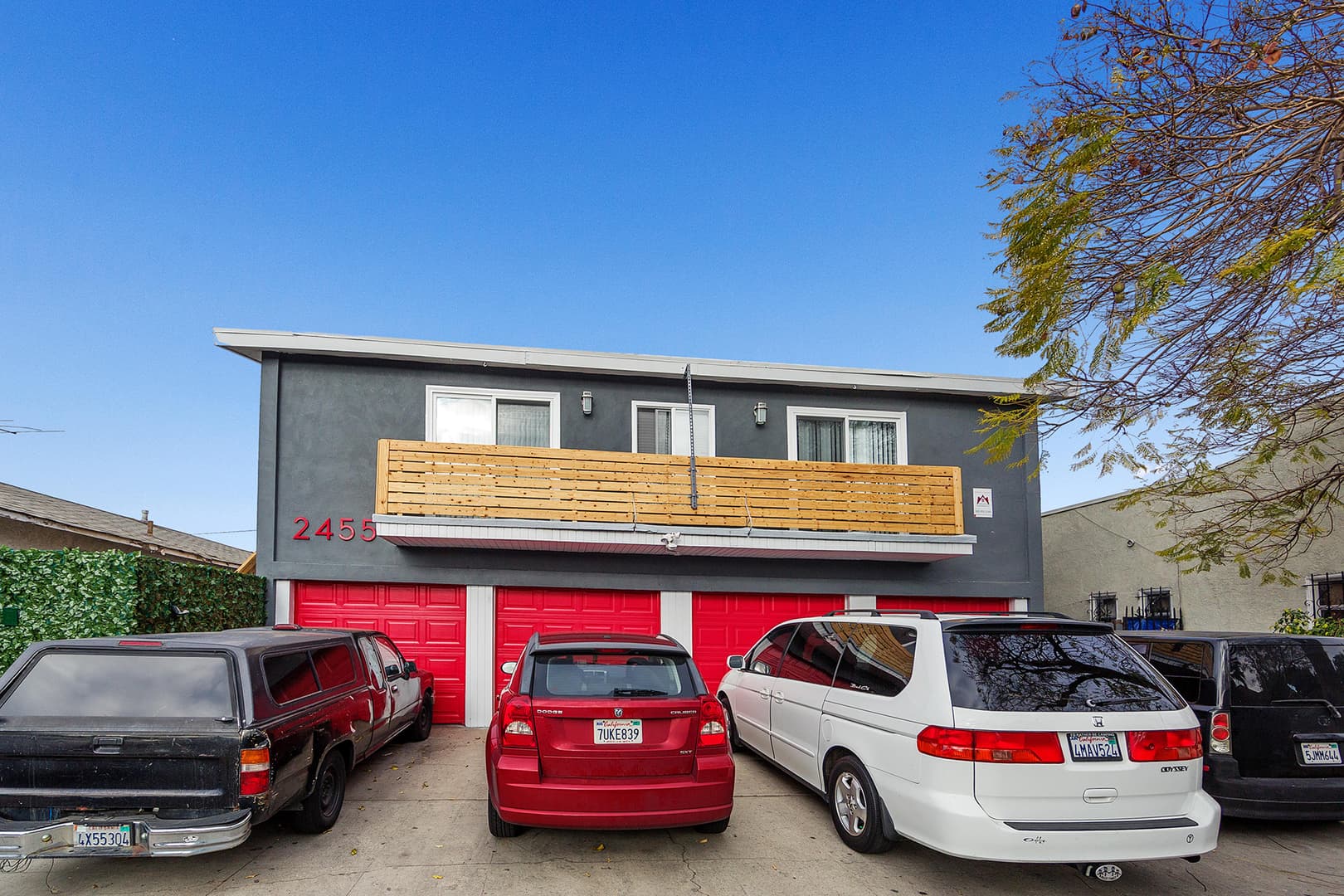 Long Beach Apartment: 2455 Pasadena Avenue