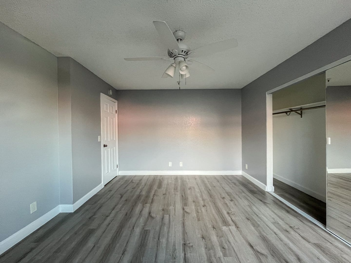 Hawthorne Apartment: 12521 Grevillea Avenue
