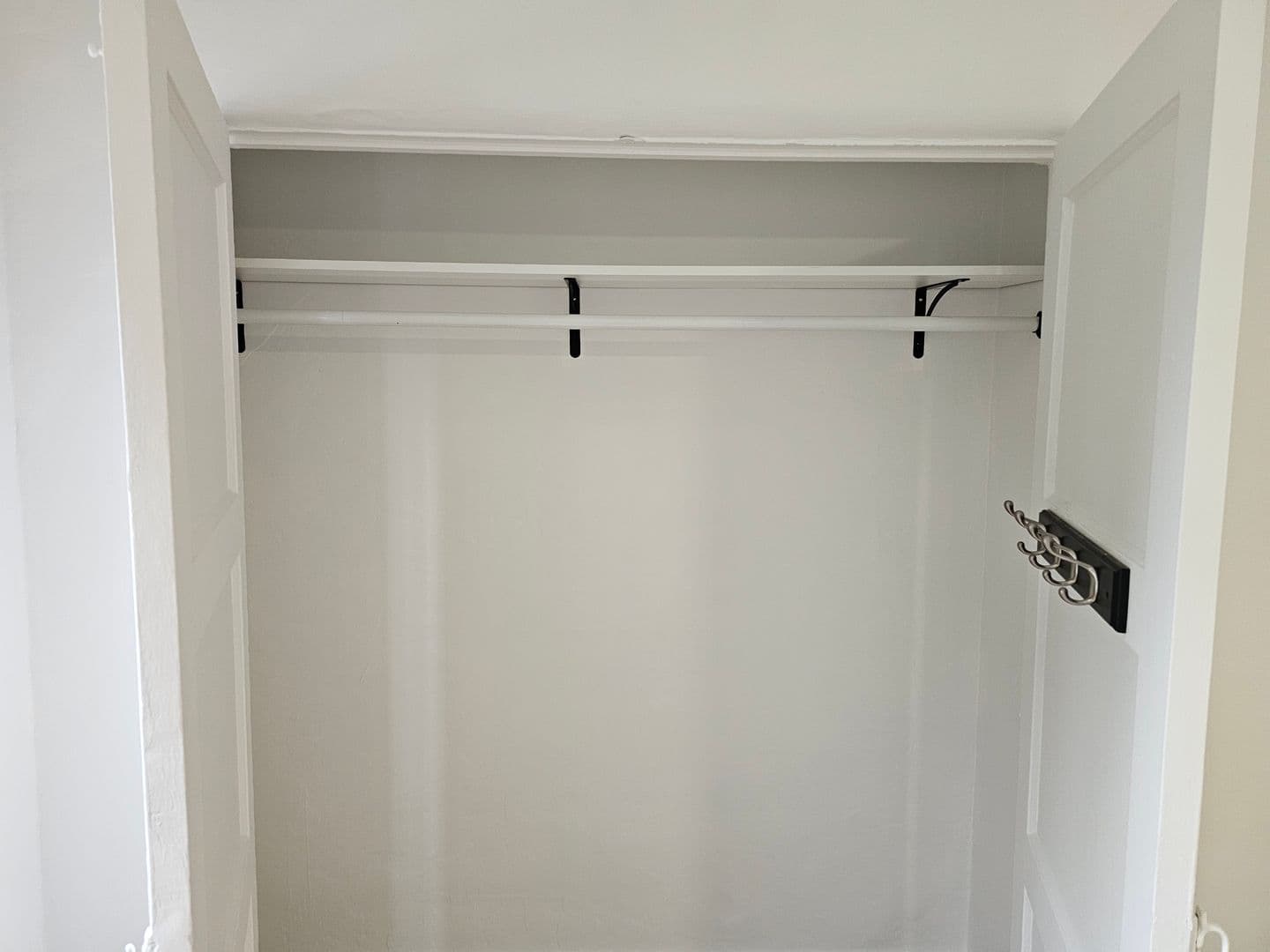 Los Angeles Apartment: 6439 Orange Street