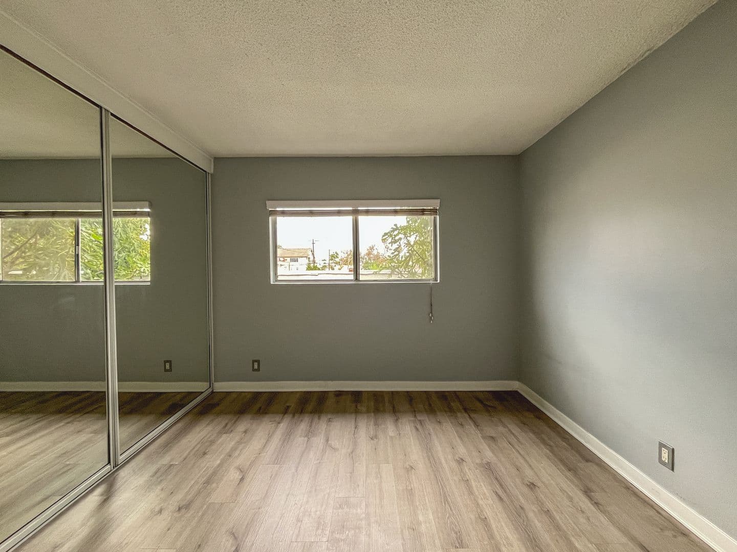 Long Beach Apartment: 2455 Pasadena Avenue