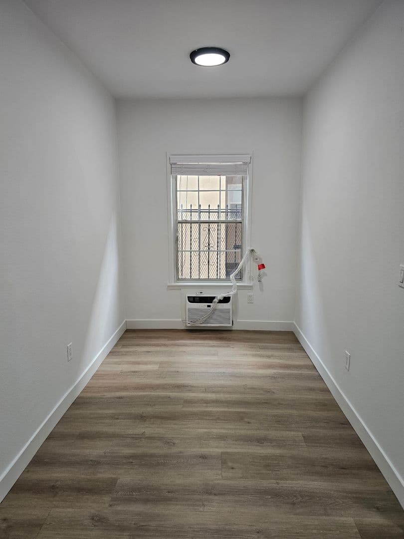 Los Angeles Apartment: 6439 Orange Street