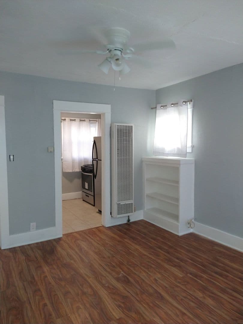 Long Beach Apartment: 1027-1031 Chestnut Avenue