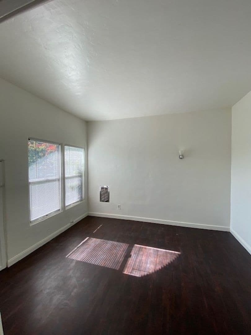 Long Beach Apartment: 1702-1708 Pacific Ave.