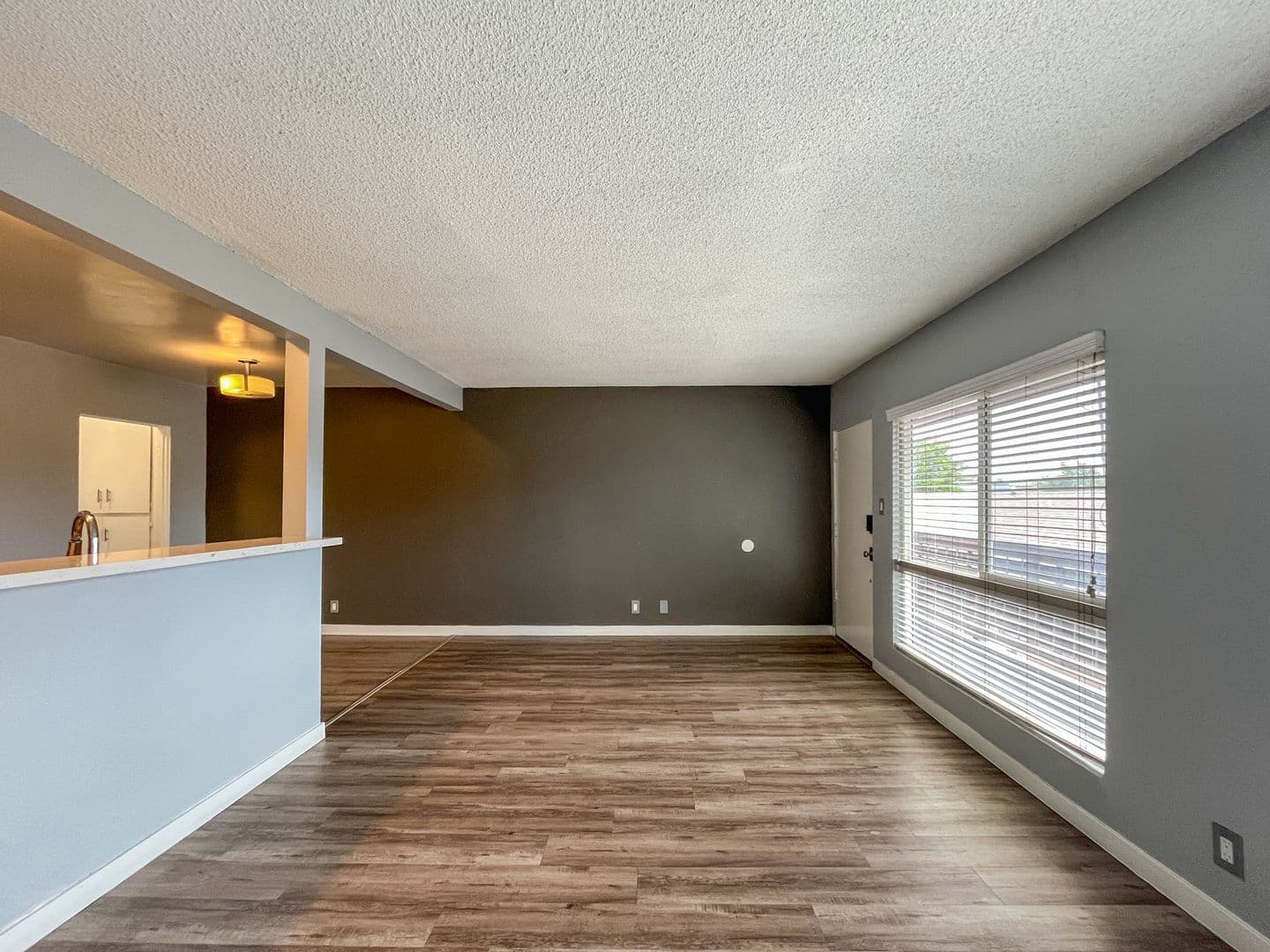 Long Beach Apartment: 2455 Pasadena Avenue