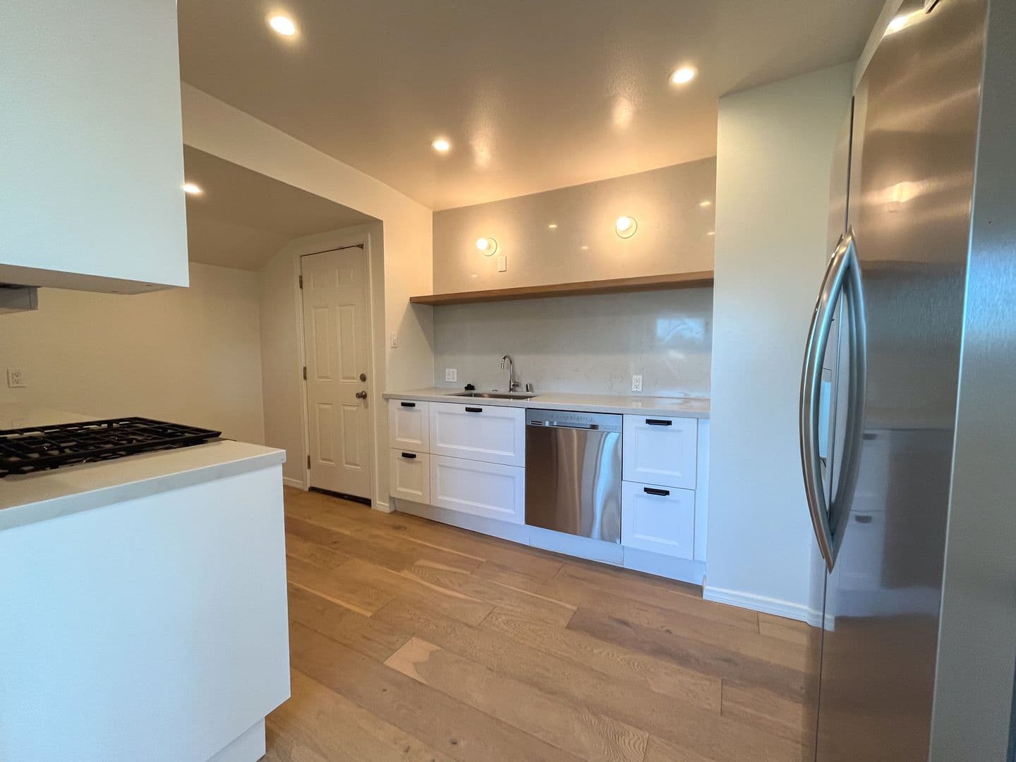 Los Angeles Apartment: 4135 W. 22nd Place