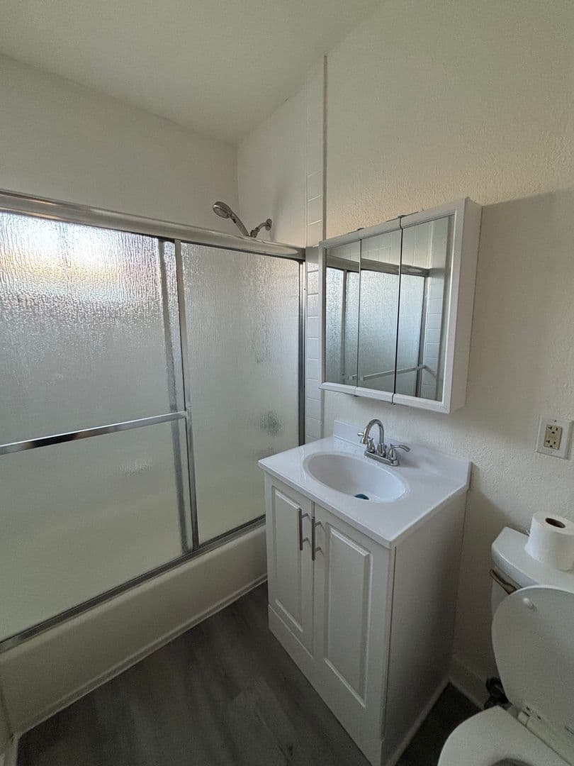 San Pedro Apartment: 1602-1620 S. Centre St.