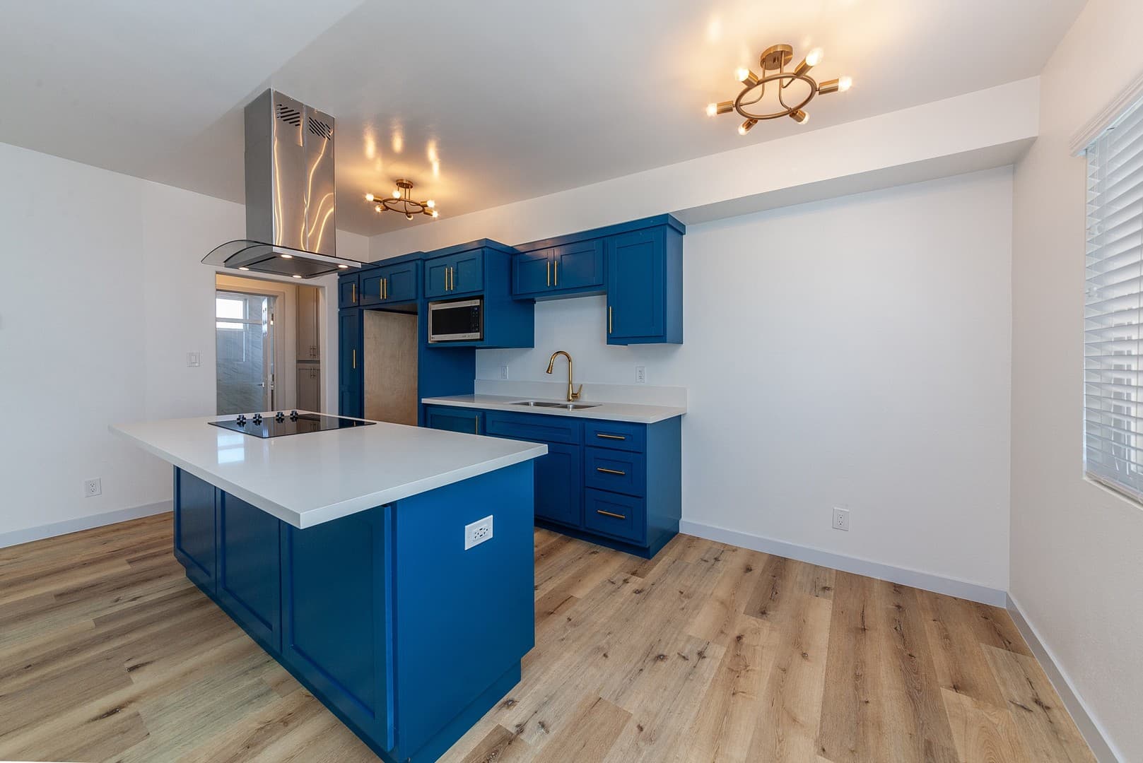 Long Beach Apartment: 1955 Locust  Avenue