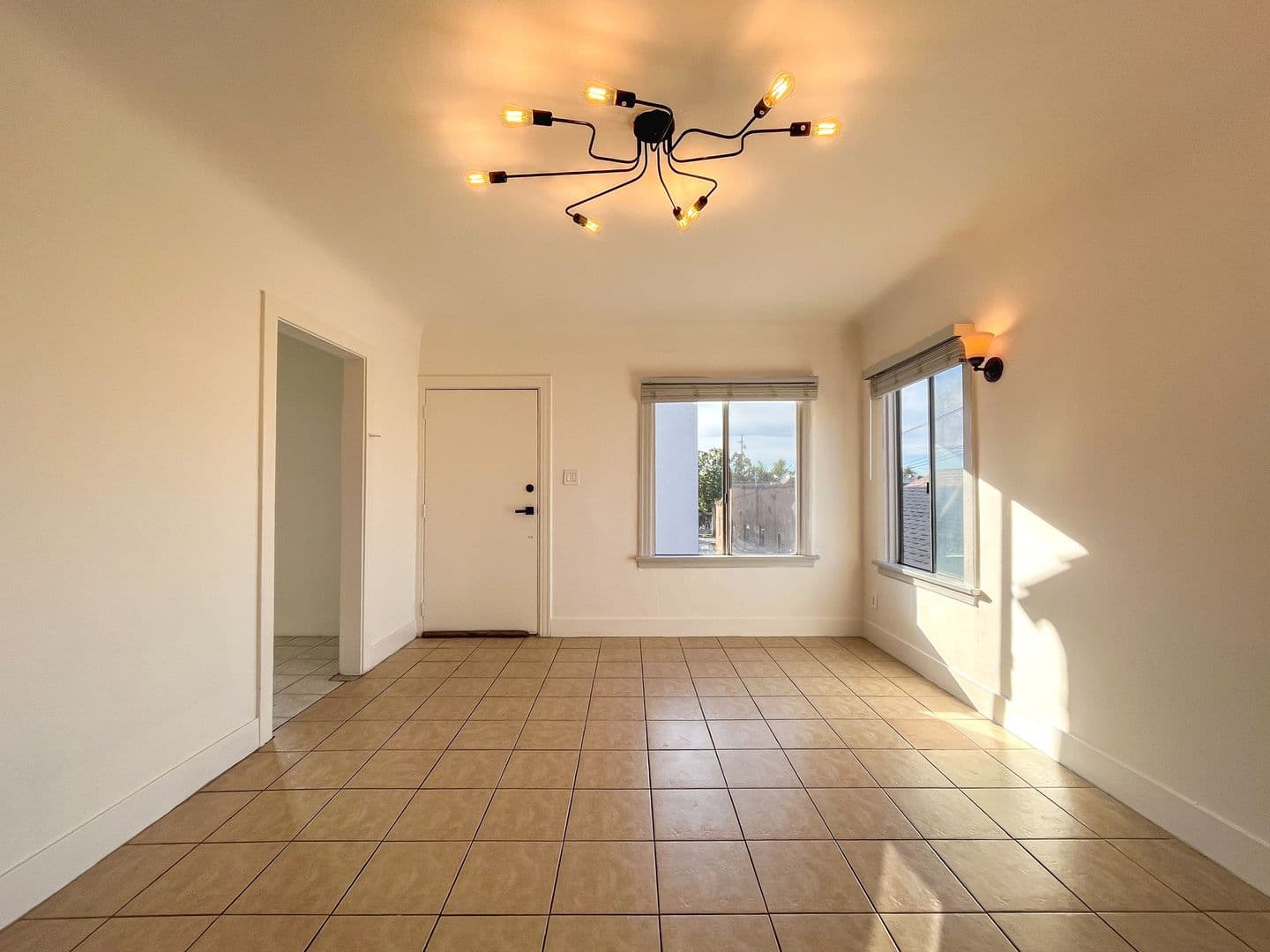 Long Beach Apartment: 2364 Lime Ave