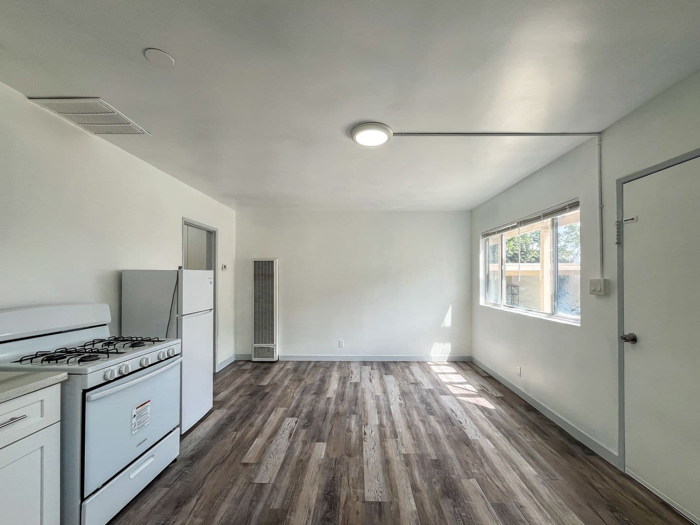 Hawthorne Apartment: 12312 Manor Drive
