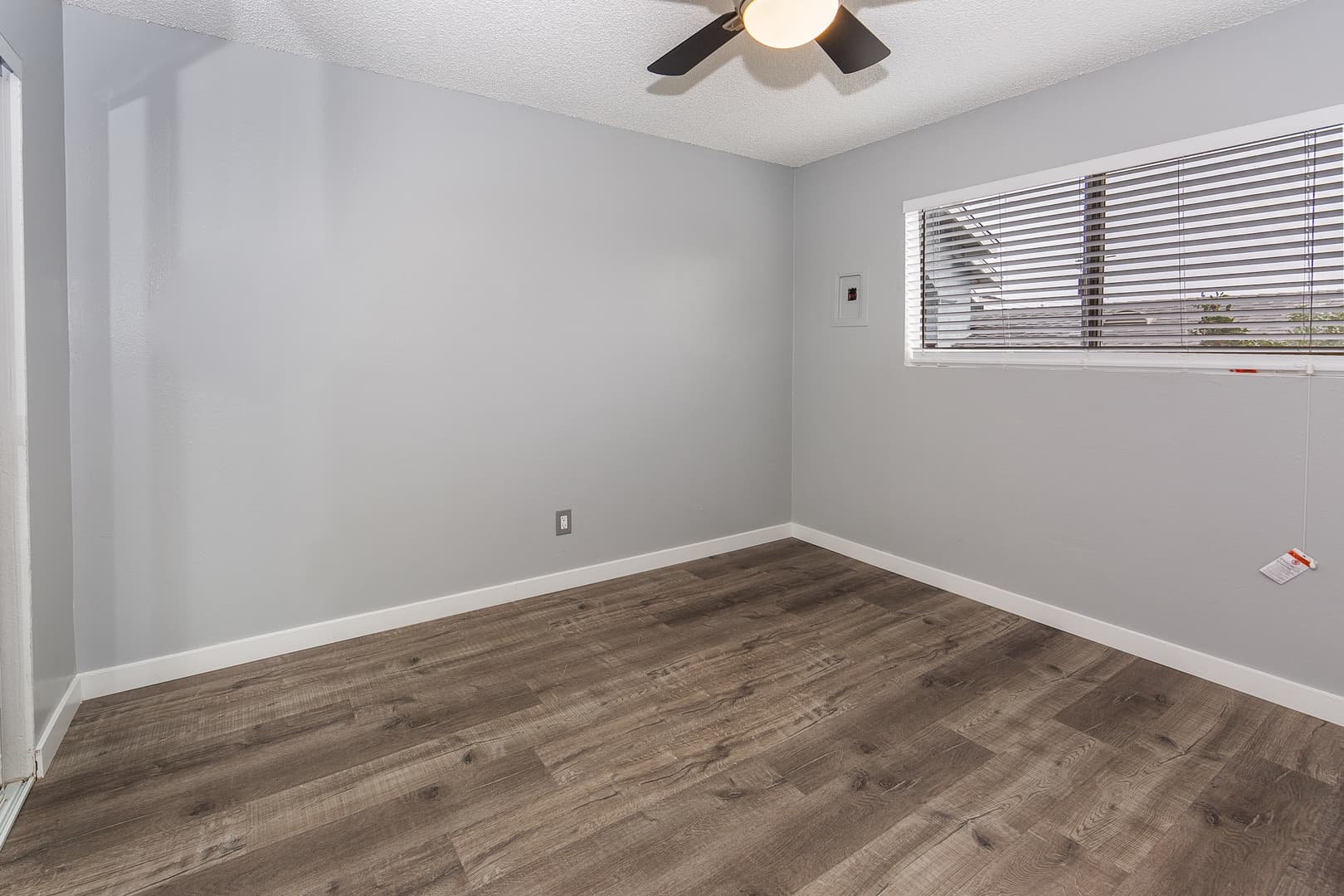 Long Beach Apartment: 1600-1602 Cedar Avenue
