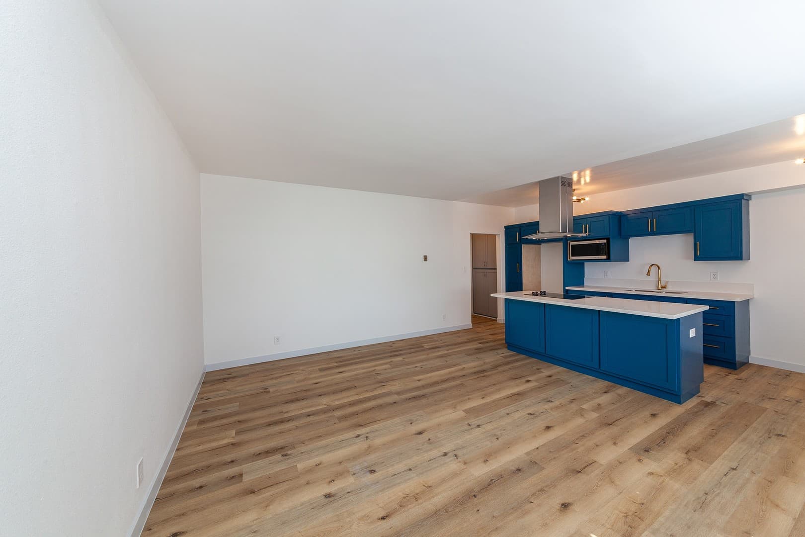 Long Beach Apartment: 1955 Locust  Avenue