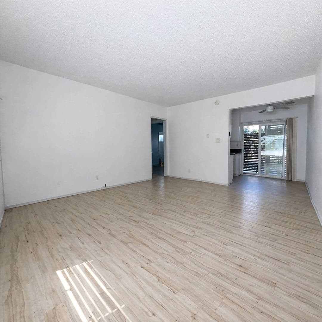 Long Beach Apartment: 360 Lime Avenue