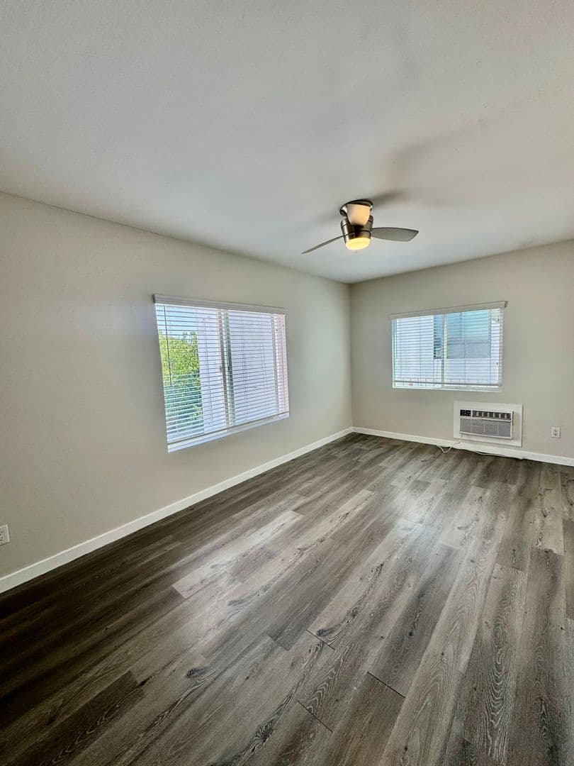 Van Nuys Apartment: 7524 Sepulveda Blvd.