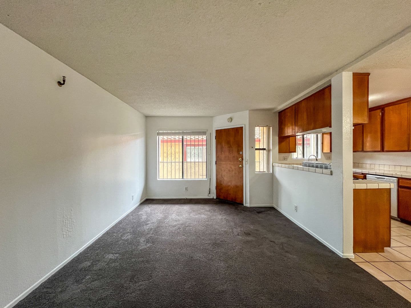 Hawthorne Apartment: 11943 Grevillea Ave