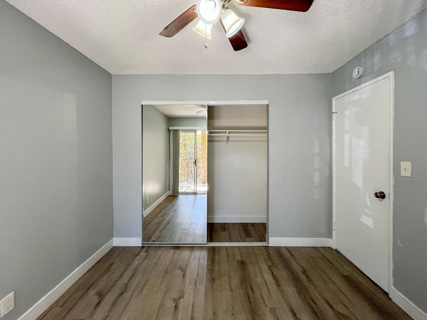 Long Beach Apartment: 124 E. 12th Street
