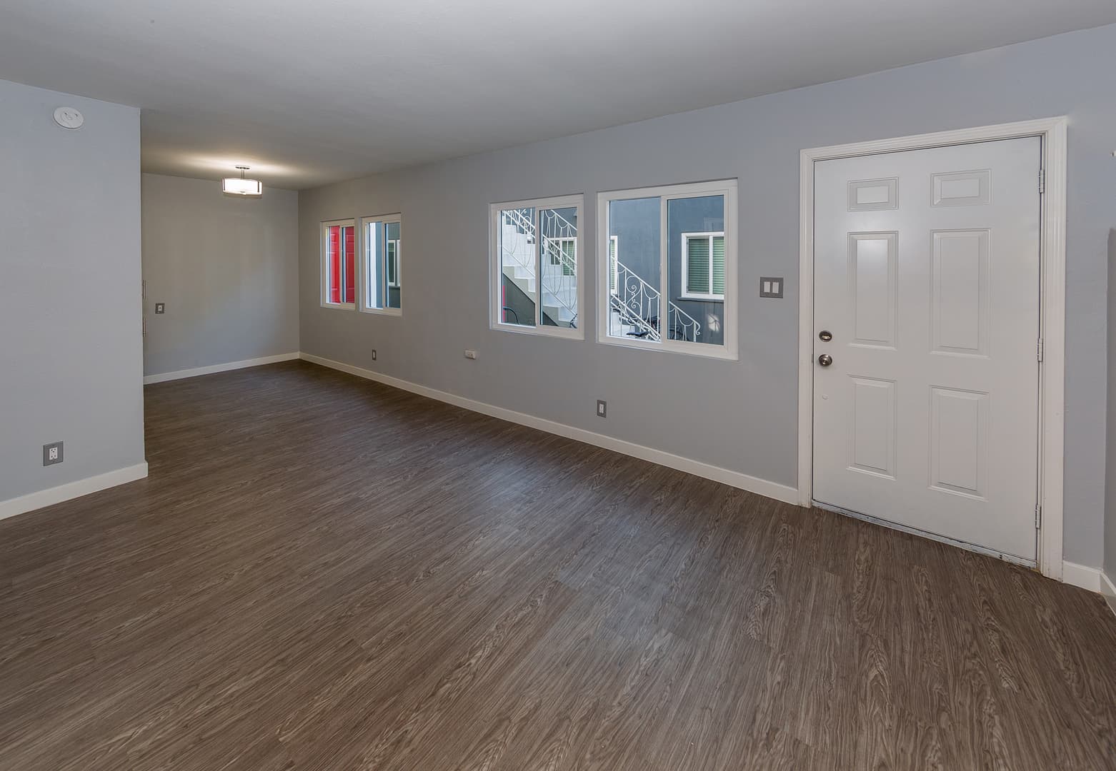 Long Beach Apartment: 1600-1602 Cedar Avenue