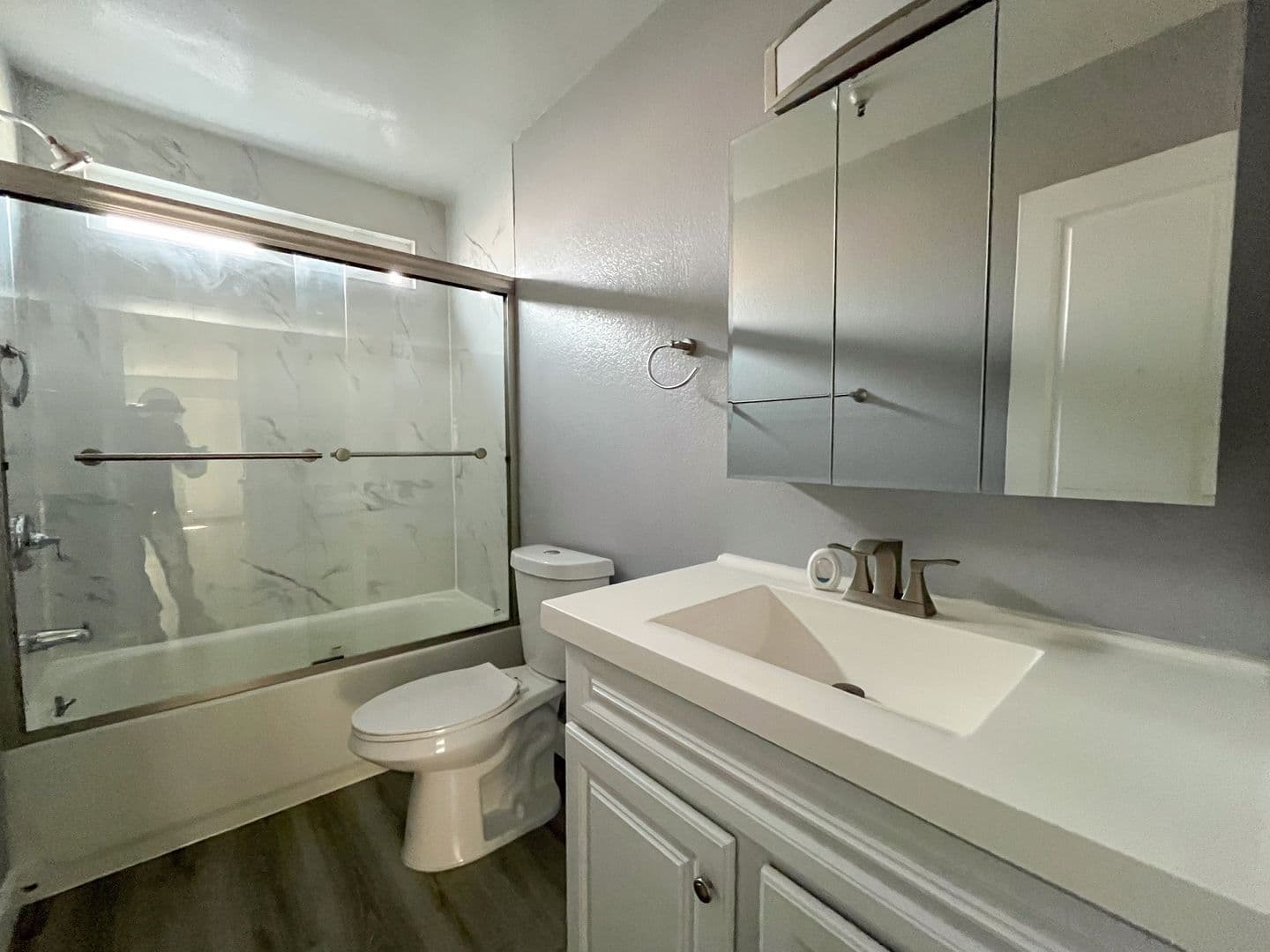 Hawthorne Apartment: 12521 Grevillea Avenue