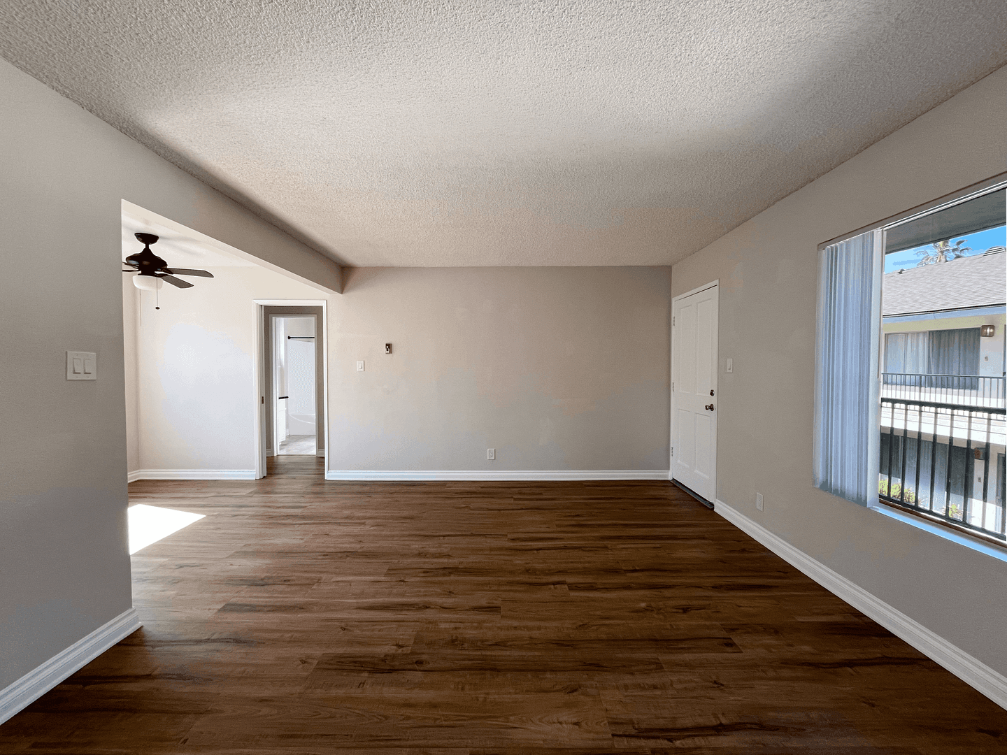 Long Beach Apartment: 372 Freeman Ave