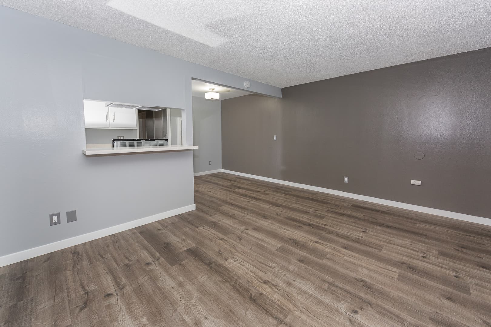 Long Beach Apartment: 2455 Pasadena Avenue