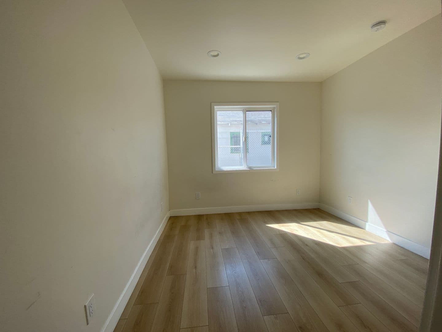 Los Angeles Apartment: 2927-2929 8th Ave.