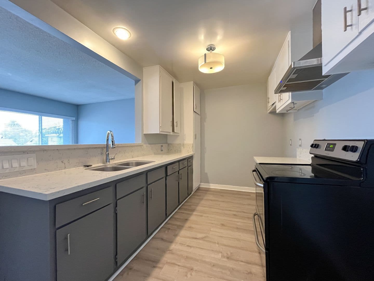 Long Beach Apartment: 2455 Pasadena Avenue