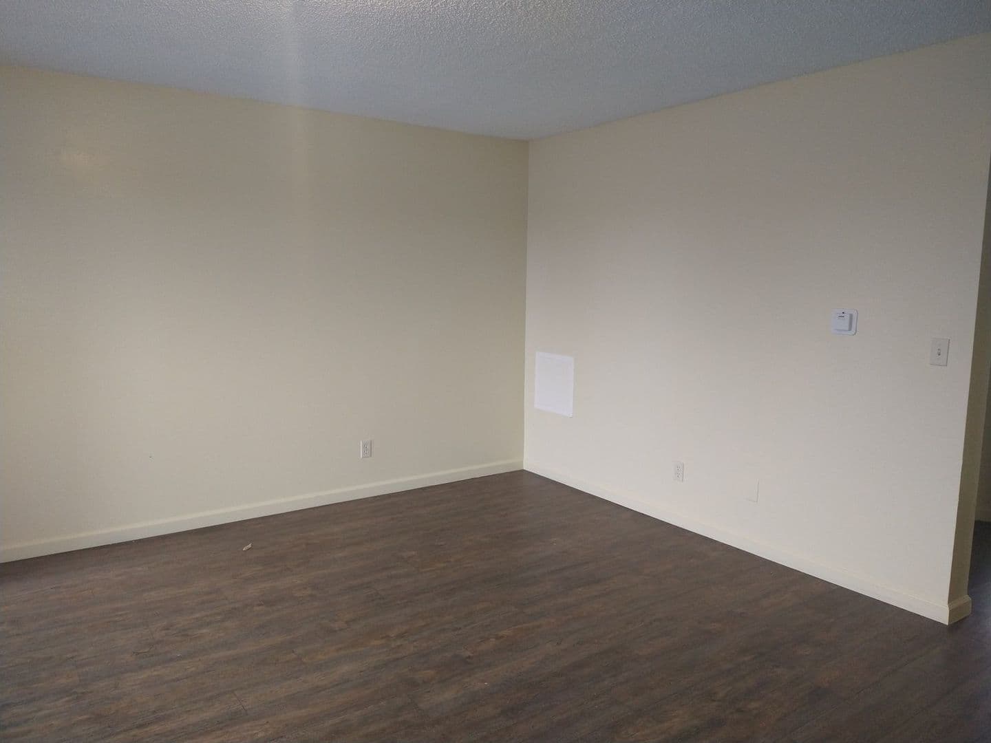 Los Angeles Apartment: 8209-8211 S. Broadway