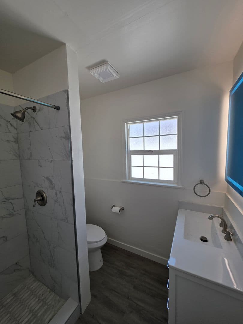 Del Aire Apartment: 5525-5535 W. 118th Street