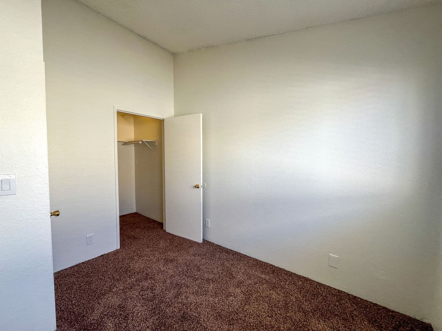 Hawthorne Apartment: 12909 Cordary Ave