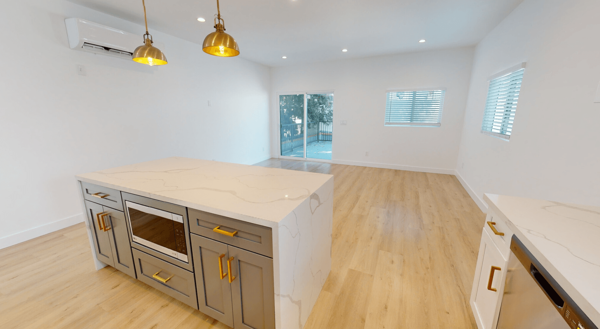 Los Angeles Apartment: 1021 S. Hayworth Ave