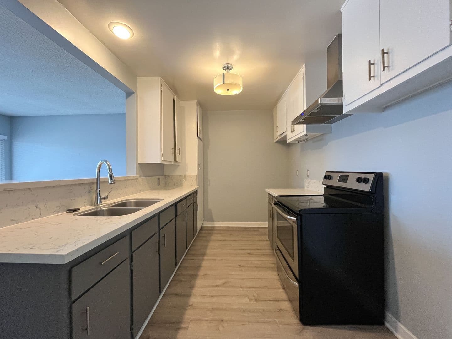 Long Beach Apartment: 2455 Pasadena Avenue