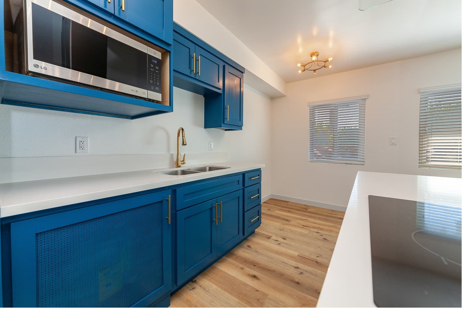 Long Beach Apartment: 1955 Locust  Avenue